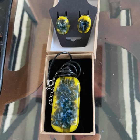 Meet your Posher, Love at First Sight Designs- - Picture 9 of 12